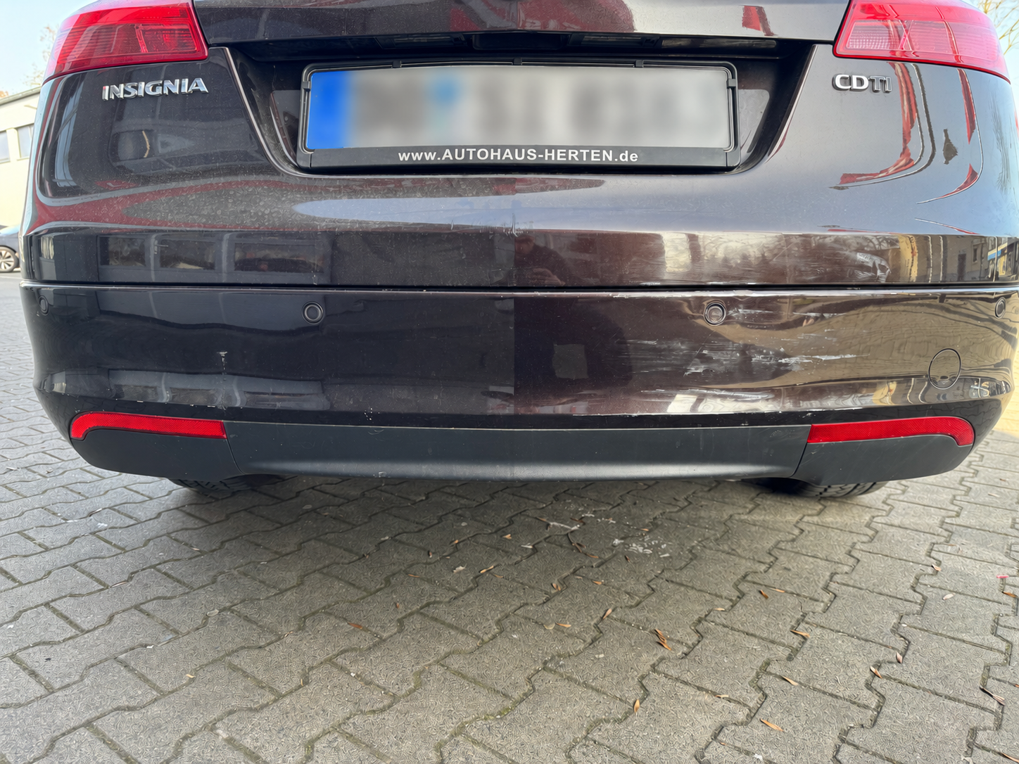 Anonymisierte Übersicht eines Heckschadens an einem Opel Insignia in Dortmund